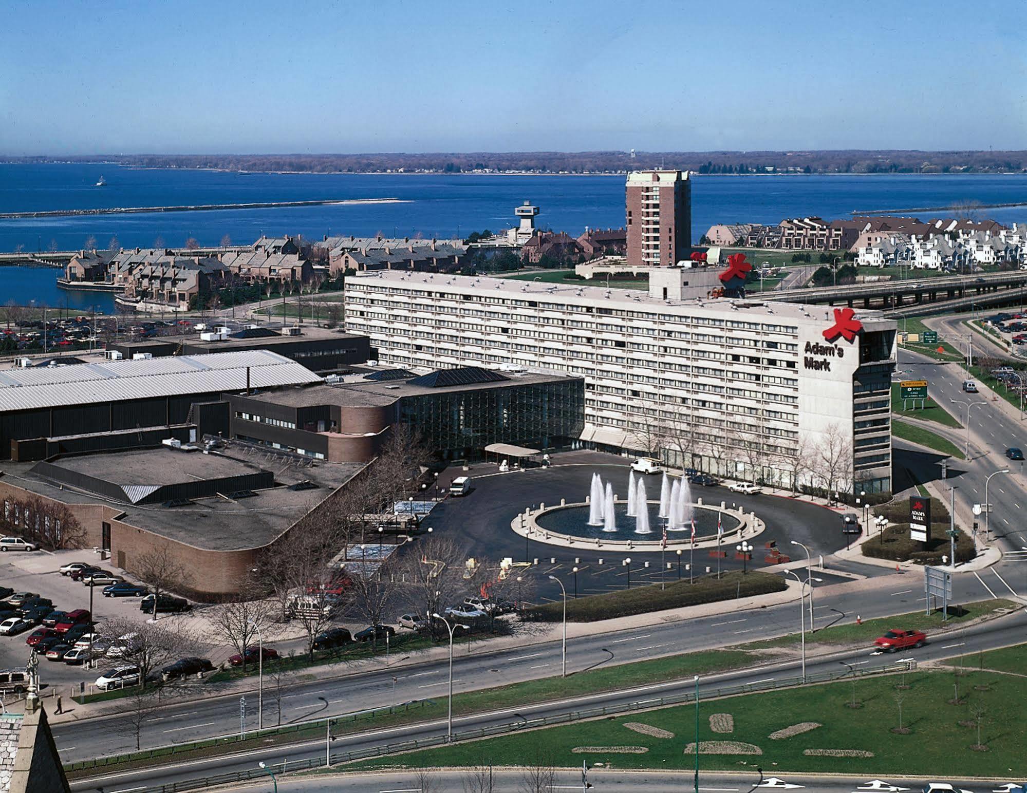Ramada By Wyndham Buffalo Downtown Экстерьер фото