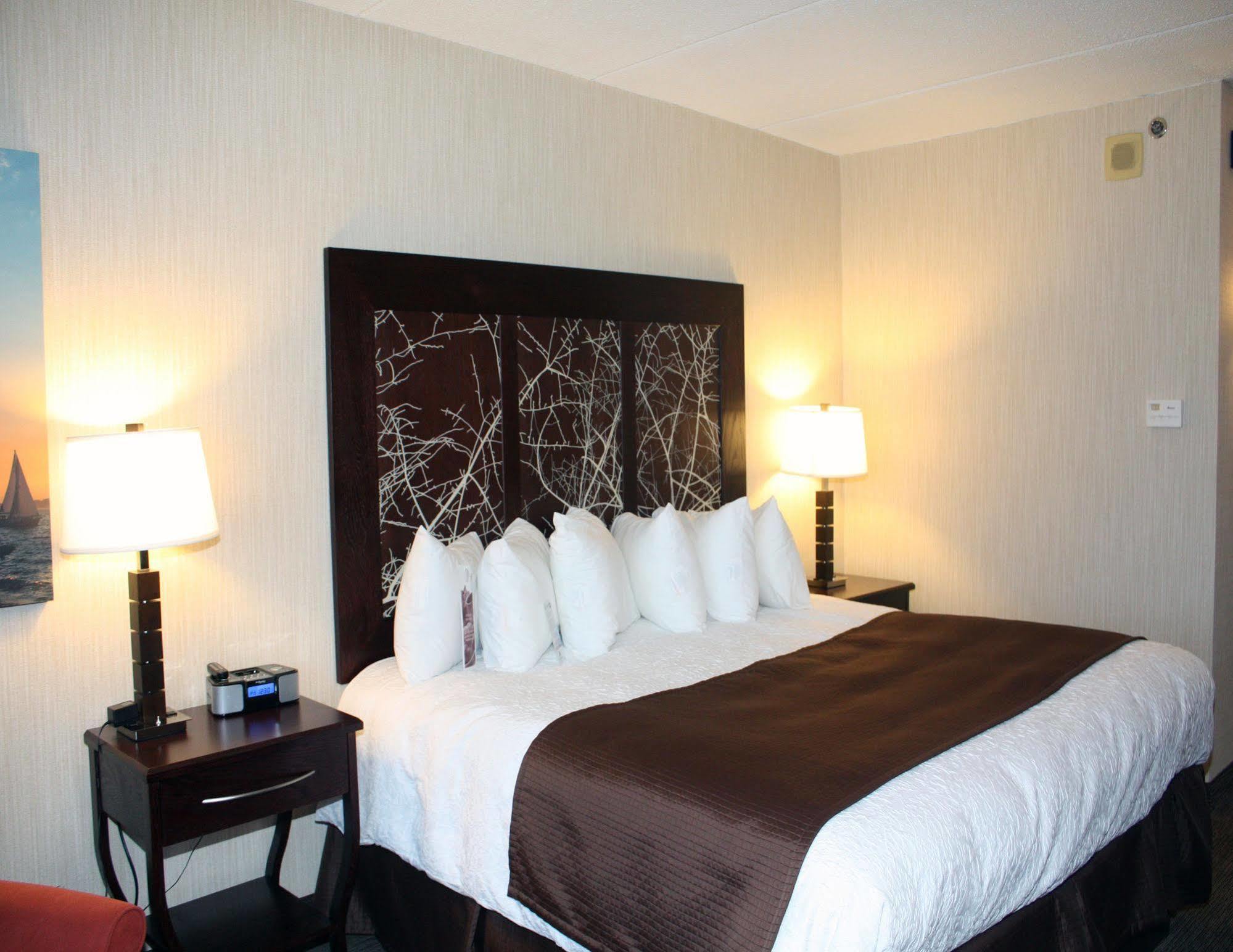 Ramada By Wyndham Buffalo Downtown Экстерьер фото
